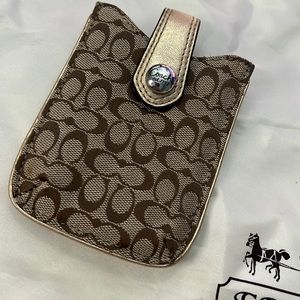 Coach Magnetic closure Pouch CD07